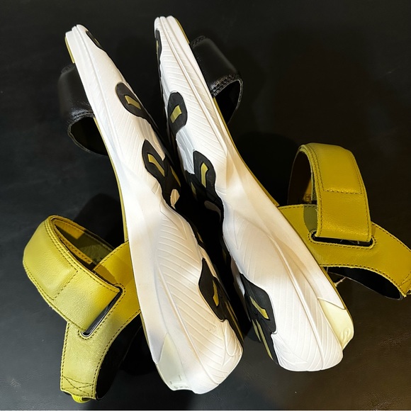 NWOT Sorel Explorer Blitz Stride Leather Sandal Olive - Picture 8 of 8